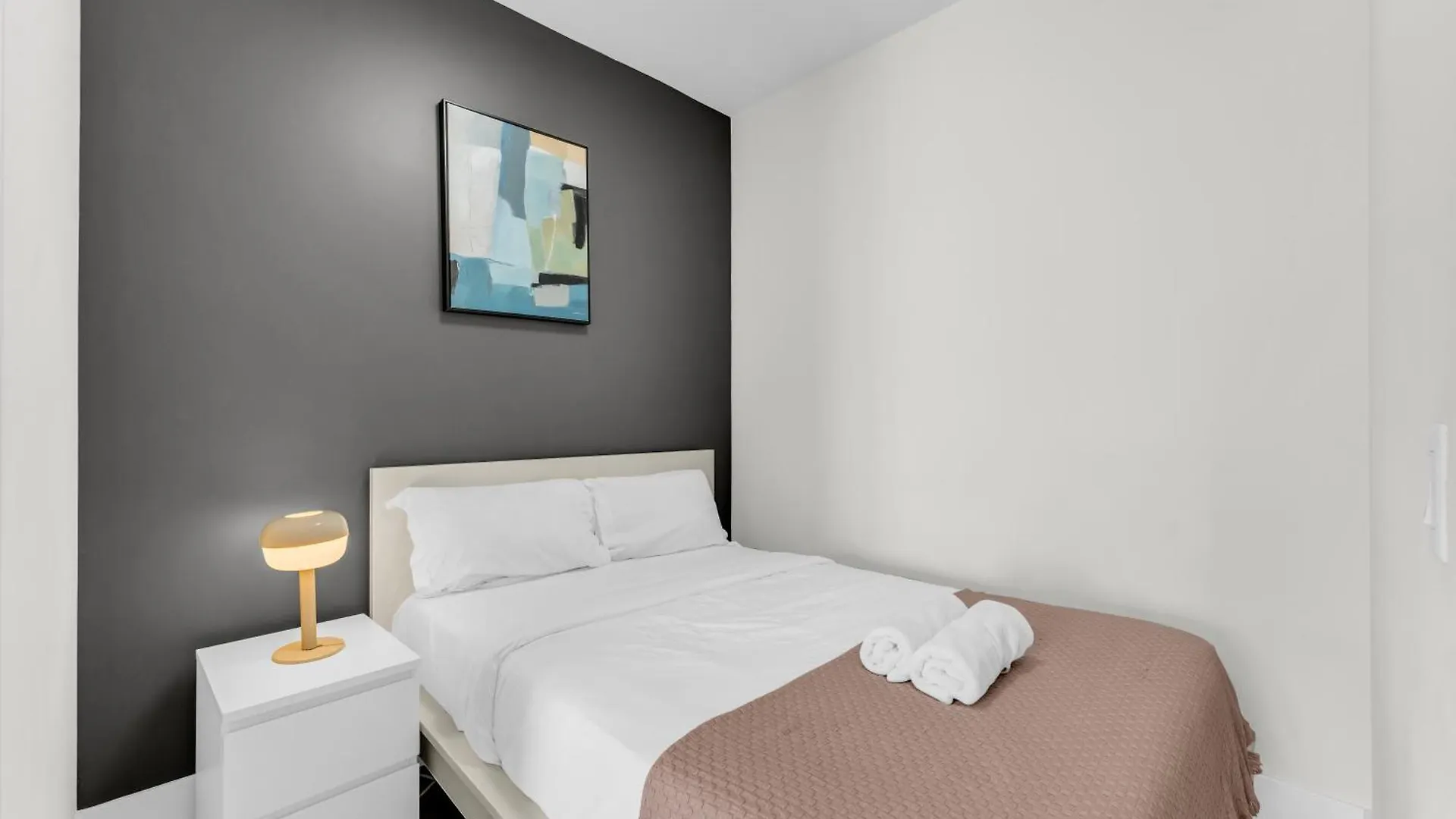 Downtown West Suites Toronto Canada